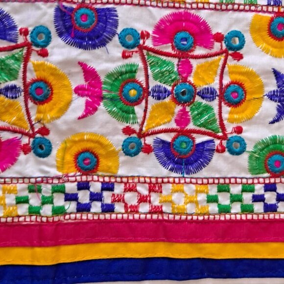 GE Peruvian Brightly Colored Embroidered Tunic Vneck Sleevless Size Medium - Picture 5 of 10